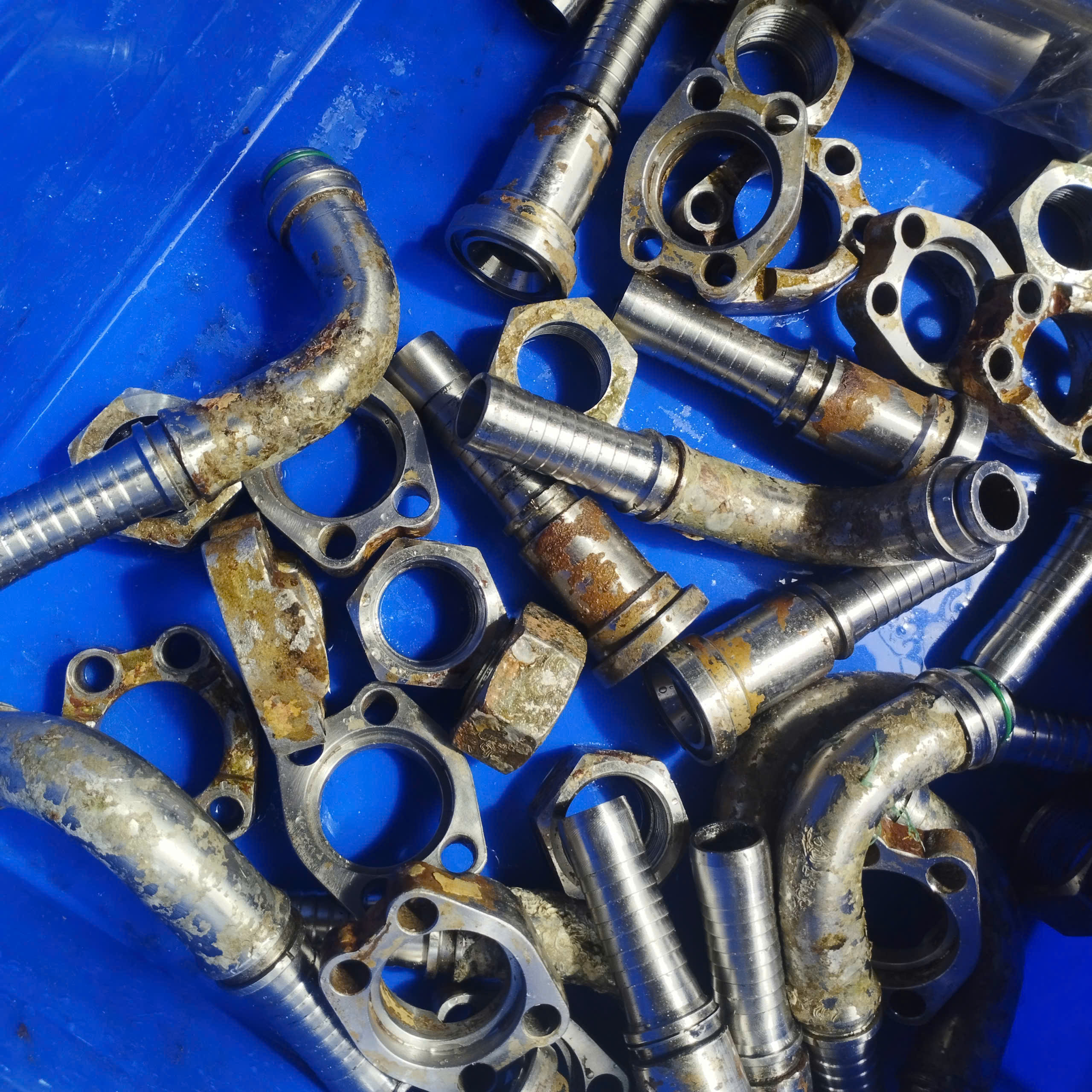 Đầu nối thủy lực inox 316 ngâm trong môi trường nước biển