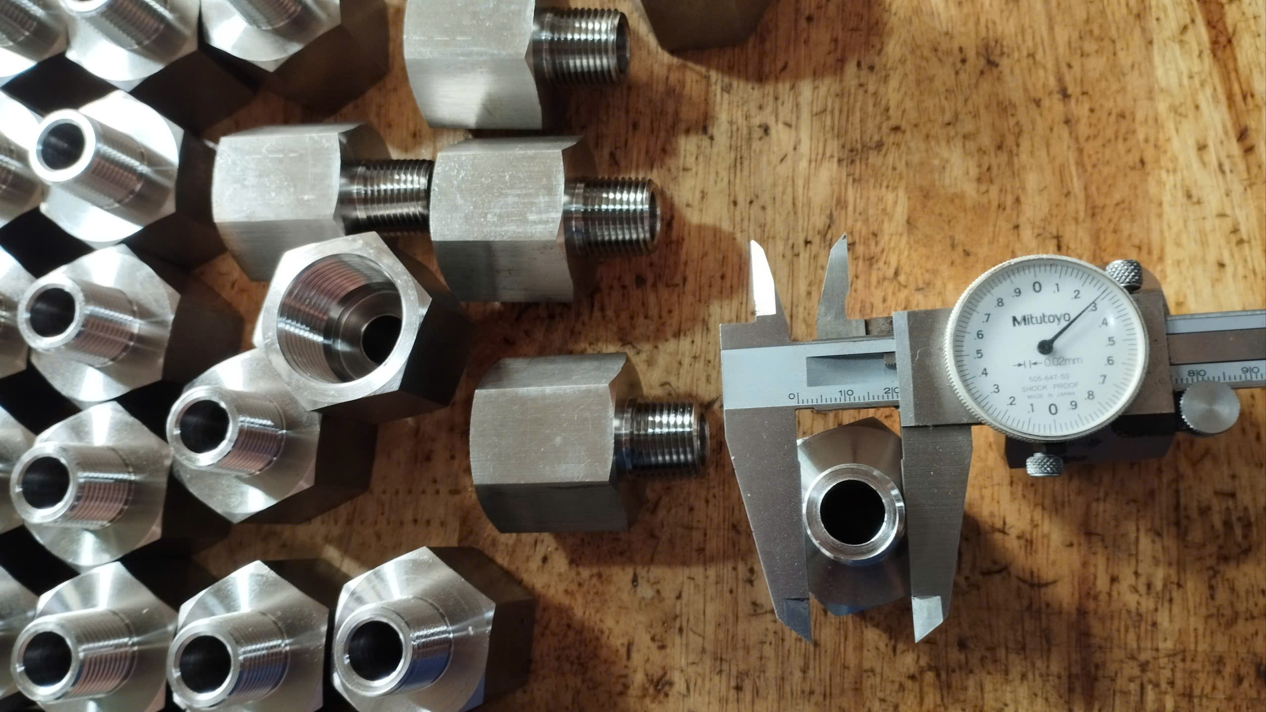 Đầu nối ren thủy lực 21 34 chạy CNC công nghệ cao